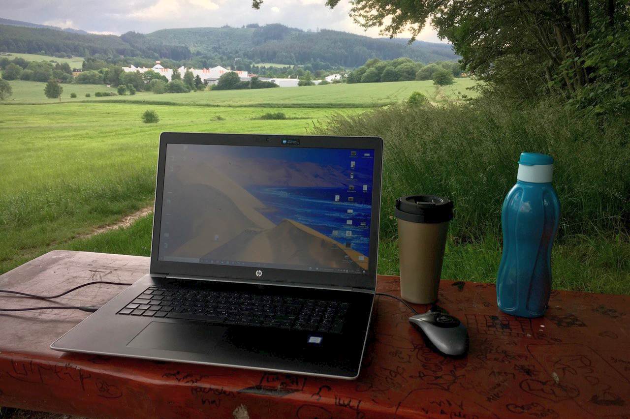 Laptop Outdoor